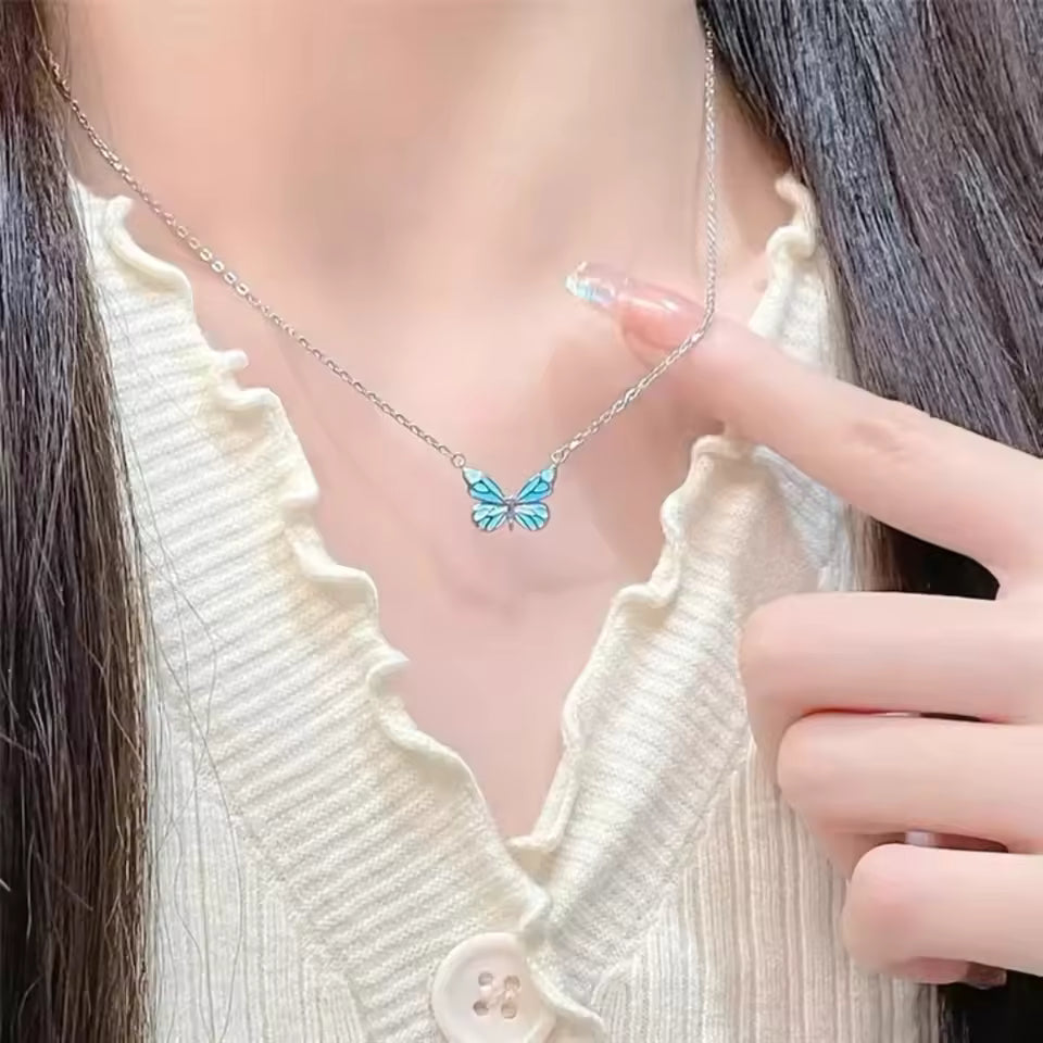 Schmetterlings-Halsketten- und Armbandset mit Leuchtfunktion für Damen
