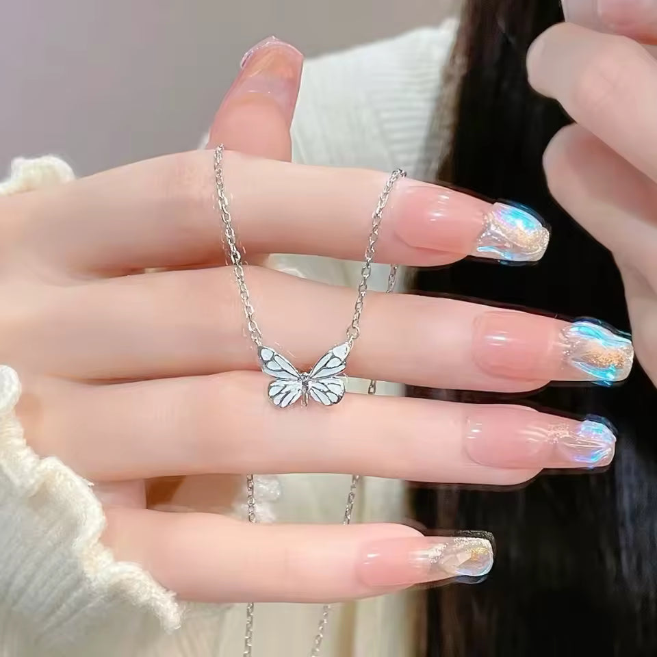 Schmetterlings-Halsketten- und Armbandset mit Leuchtfunktion für Damen