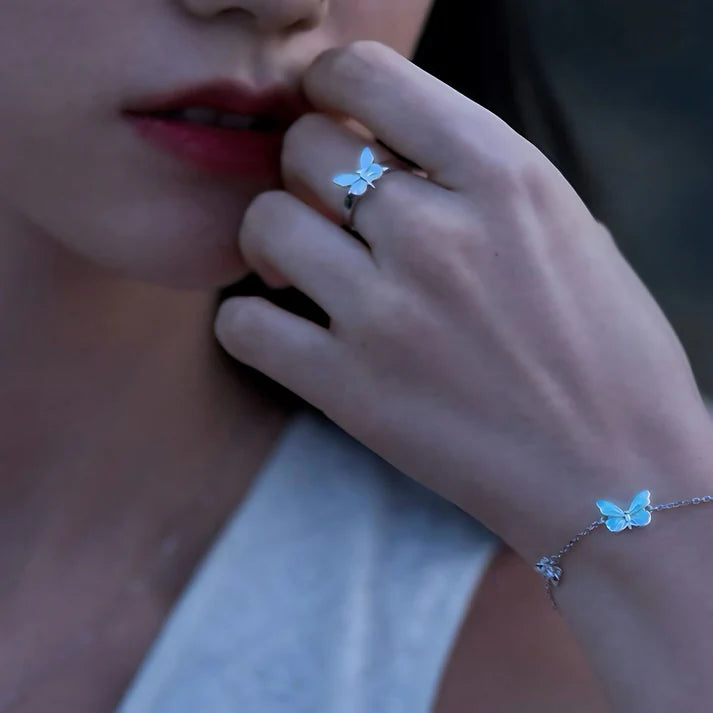 Bague élégante en argent avec pendentif papillon lumineux
