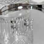 Boucles d'oreilles élégantes en argent avec pendentif papillon lumineux