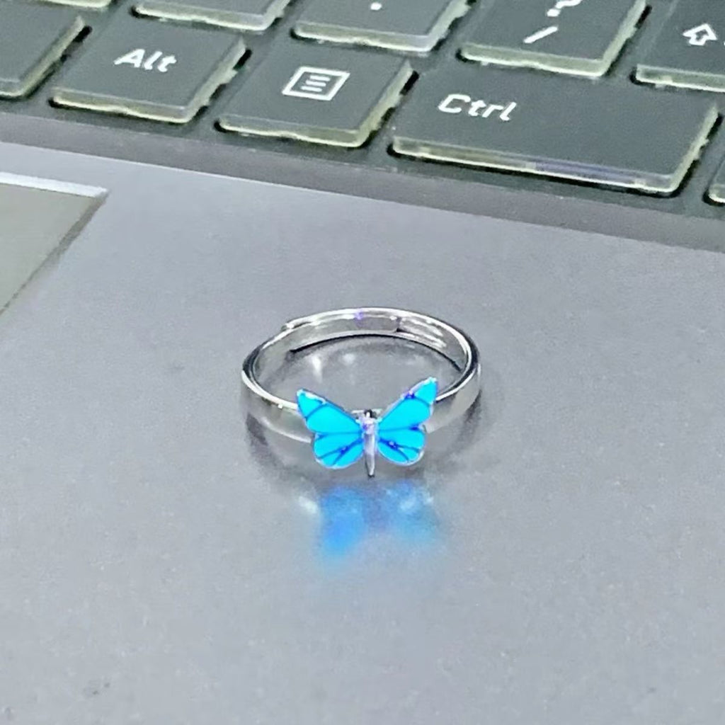 Bague élégante en argent avec pendentif papillon lumineux