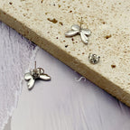 Boucles d'oreilles élégantes en argent avec pendentif papillon lumineux